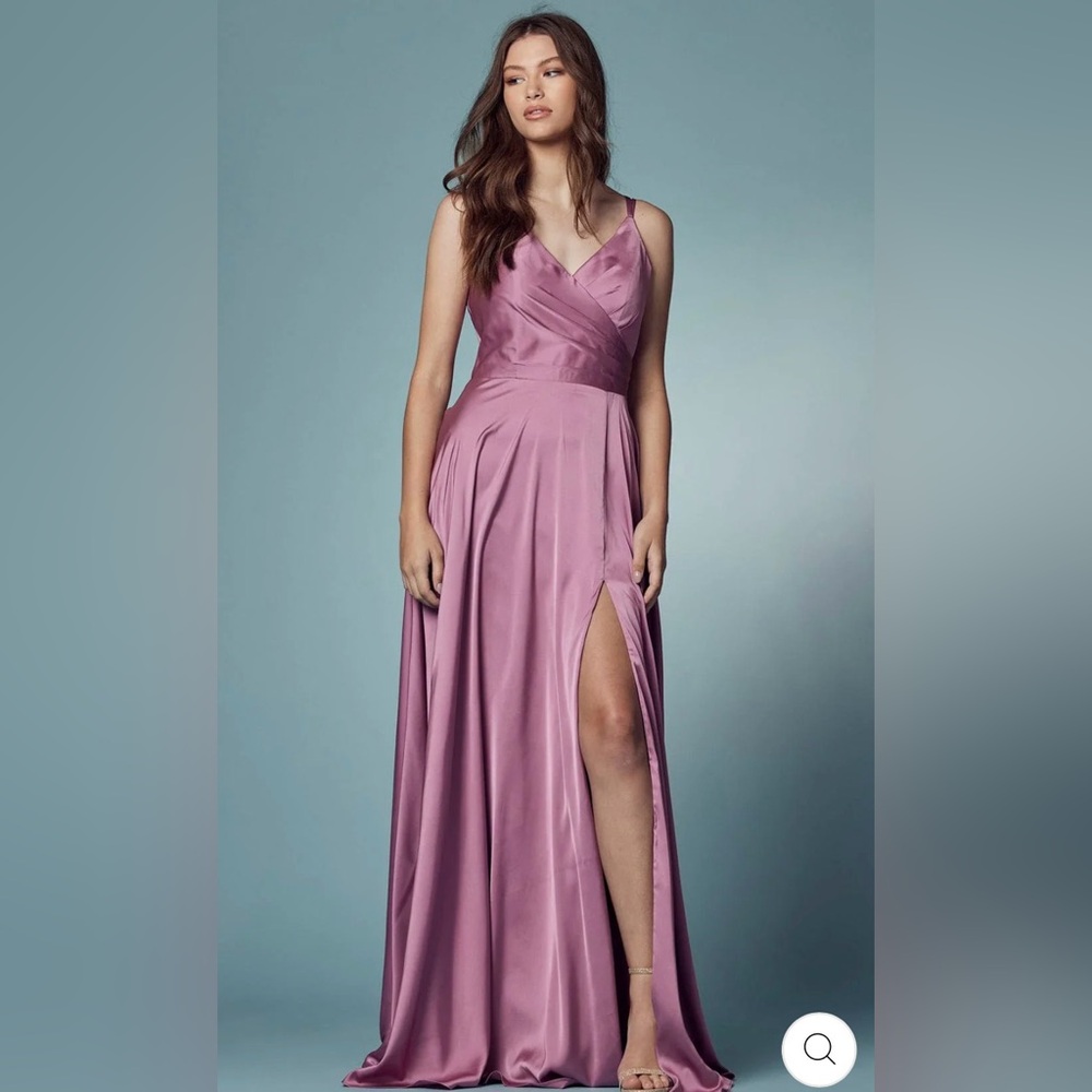 Chic Mauve Maxi Dress with Slit